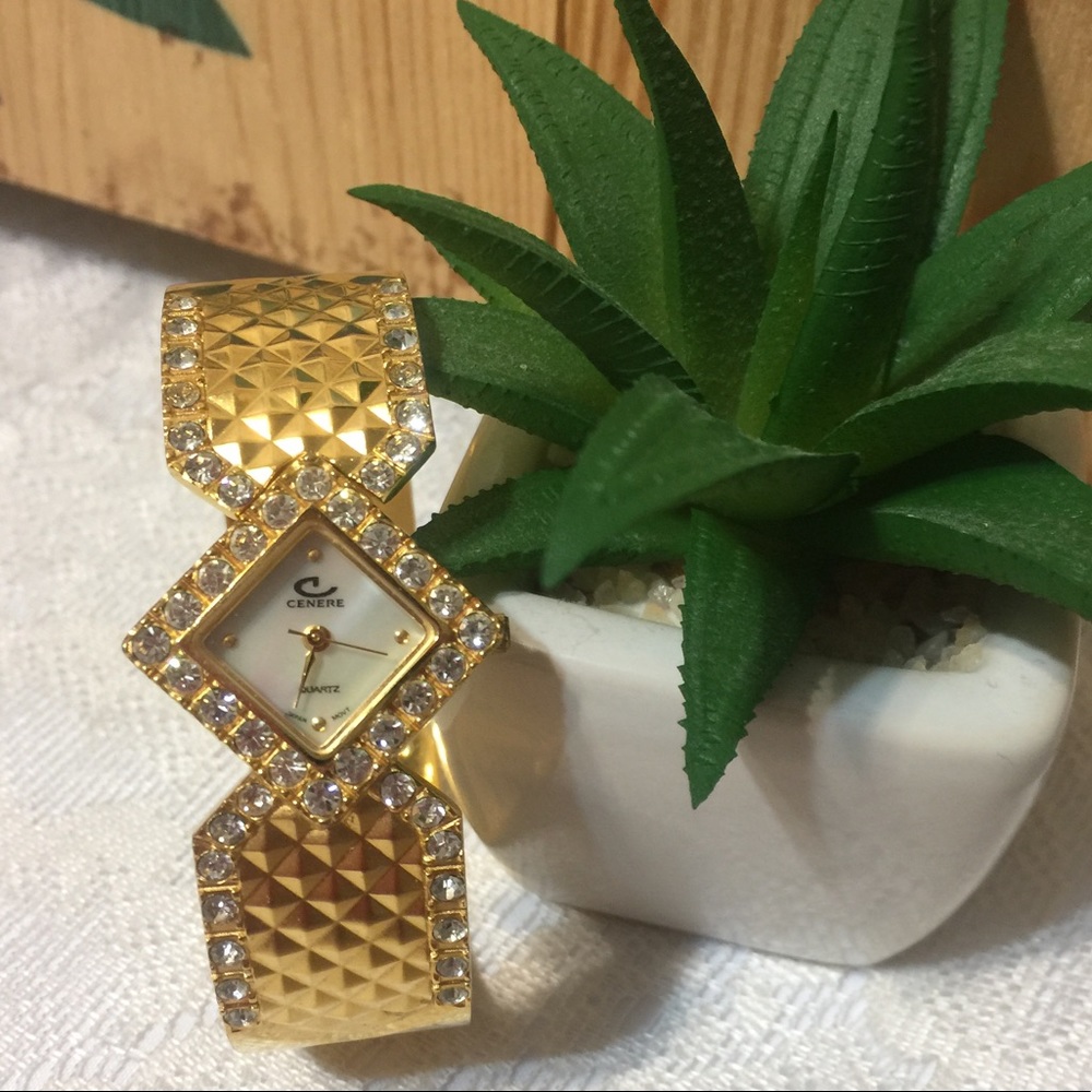 Cenere quartz gold tone watch rhinestone bangle